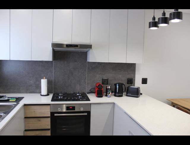 2 BEDROOM APARTMENT TO LET IN GEORGE CENTRAL